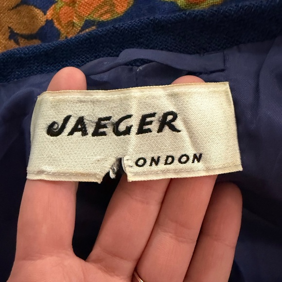 JAEGER London x Vintage 1970s Floral Jacquard Tapestry Coat - Picture 9 of 11